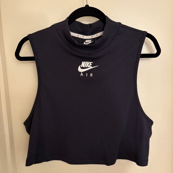Nike Air Cropped Tee - Picture 2 of 3
